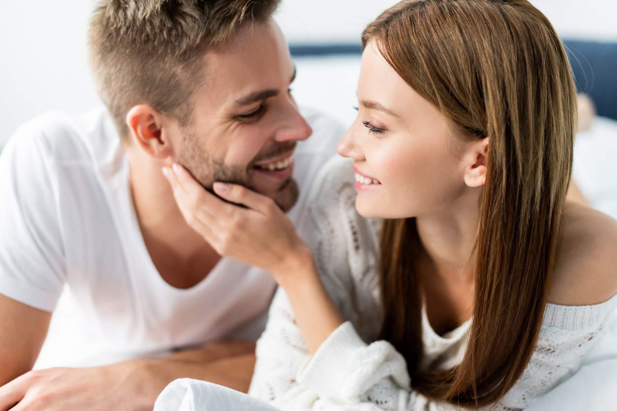 運命の人を見つける15のサイン。出会いの前兆と運命、体調の変化
