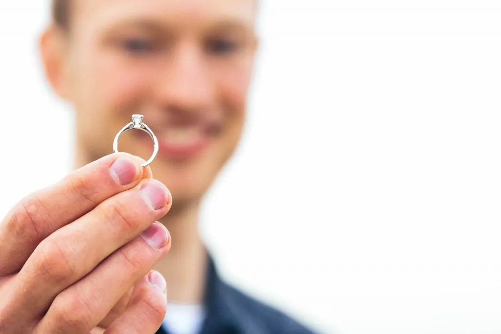 【あなた…“ＸＸＸ日後”までに入籍します！】結婚する相手の特徴と、その異性との出会い