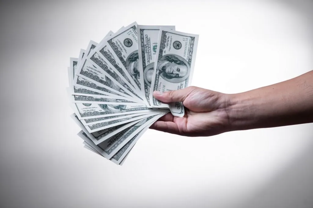 【心理テスト】10万円の使い方でわかる！あなたのモテ要素診断