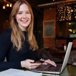 社内恋愛の始まり!「職場」で男性が女性に惚れる瞬間まとめ