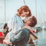 「追う女」からの卒業！男性から「追われる女」の特徴