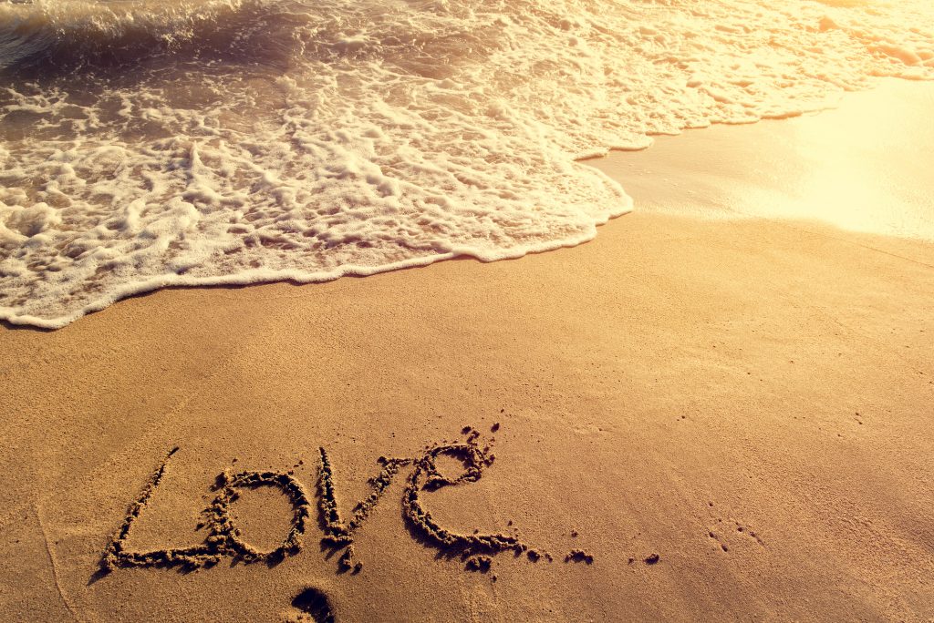 真木あかりの《恋愛占い》｜あの人の“本心”が聞きたい…今、あなたに隠している本心