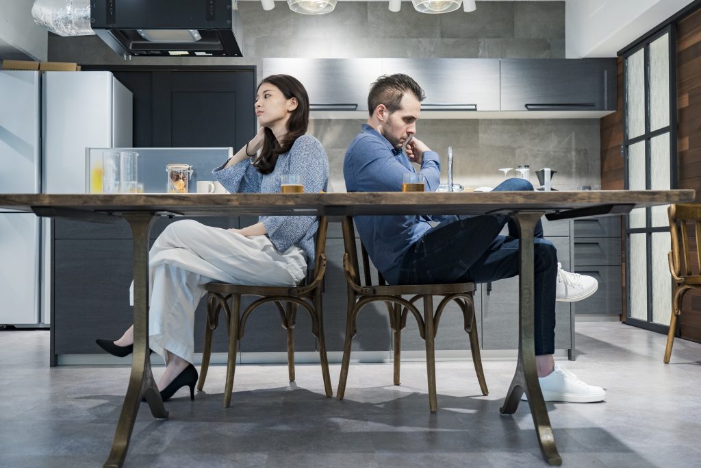 水晶玉子の恋愛占い｜傷付く前に見て！あの人が隠す“本心”＆２人の距離が近づく“転機”