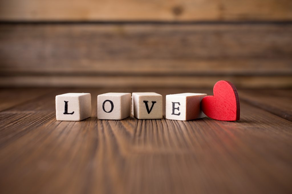 神谷奈月の恋愛占い｜離れられない彼…『片想いにケジメを付けたい』この恋の最後