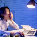 心理テスト|残業をしている後輩にあなたはどんな言葉をかける?