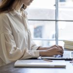 意外と見られてる…！「職場」で恋愛対象外認定される女性の行動