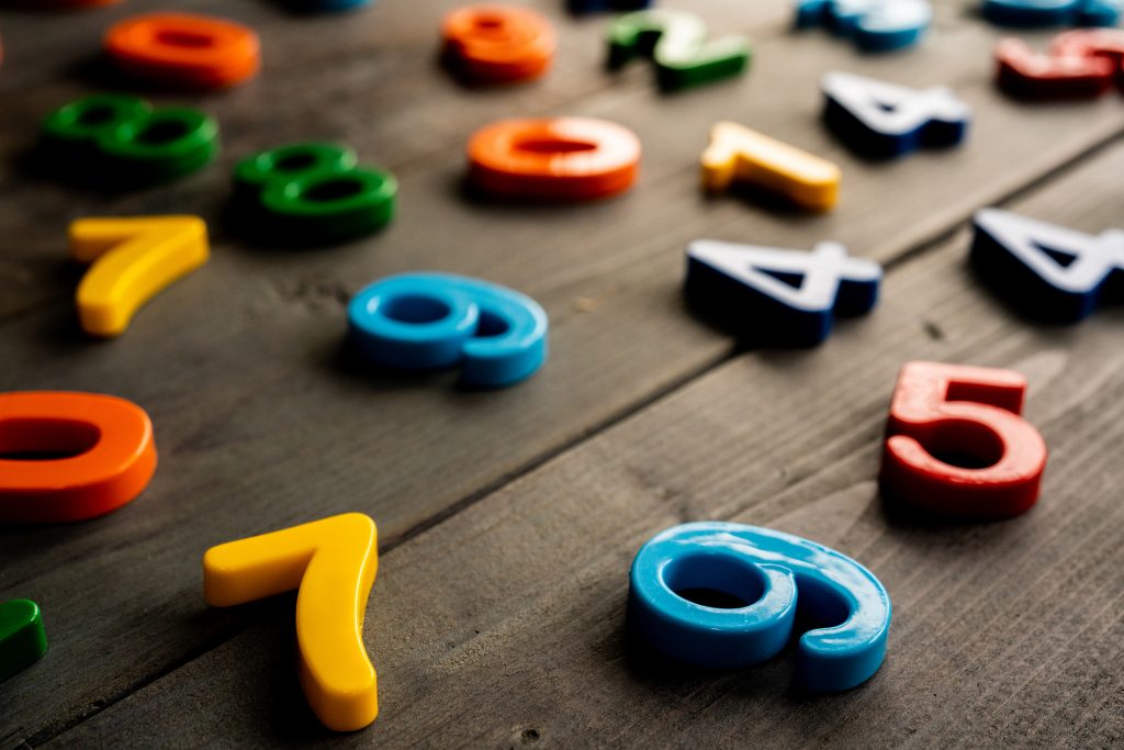 誕生日占い｜“名前”も“顔”も全特定『今、あなたに特別な感情を抱く異性』