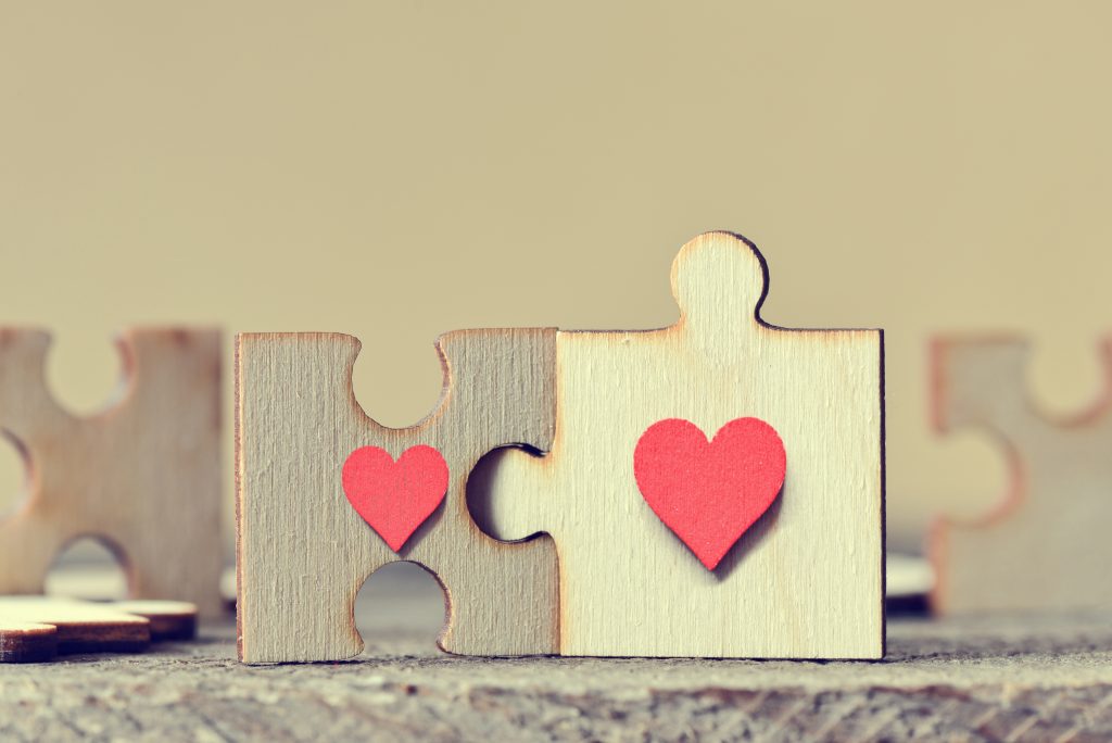 恋愛占い｜ハッキリ教えて！『彼に今一番近い異性は…私？』