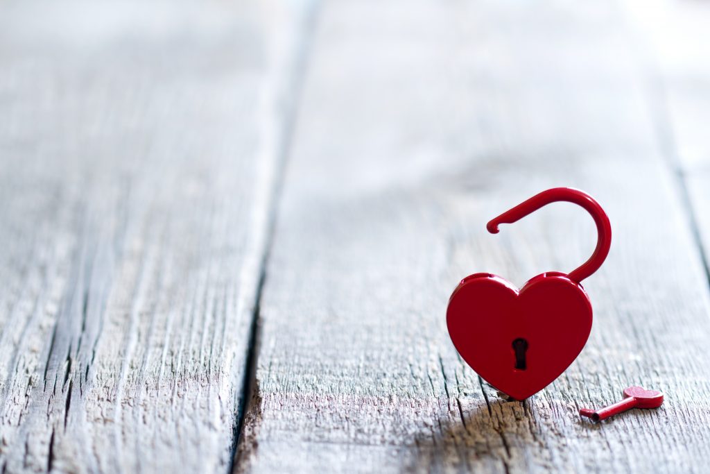 片想い占い｜『一線引かれたの？』あの人のリアルな想い＆結論