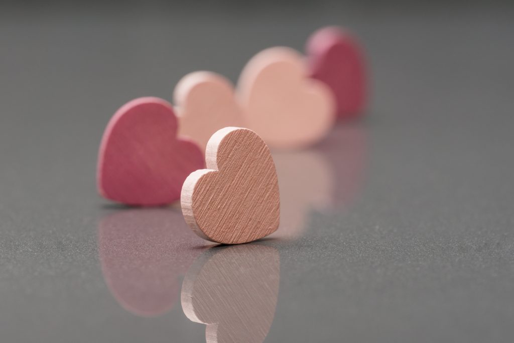 恋愛占い｜『遠慮してる？興味ナシ？』彼が振り向かない理由