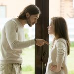 「独占欲」の強い男性の特徴と上手な付き合い方