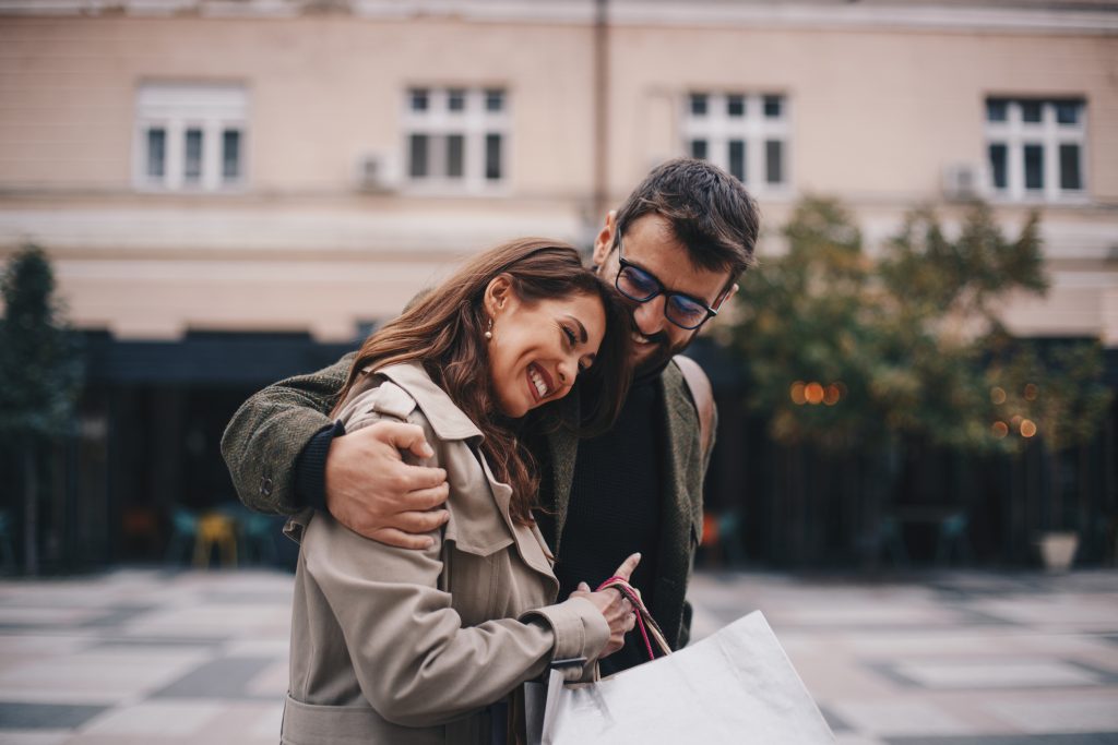 恋愛占い｜今、あの人が口説く寸前の相手⇒実は●●さん