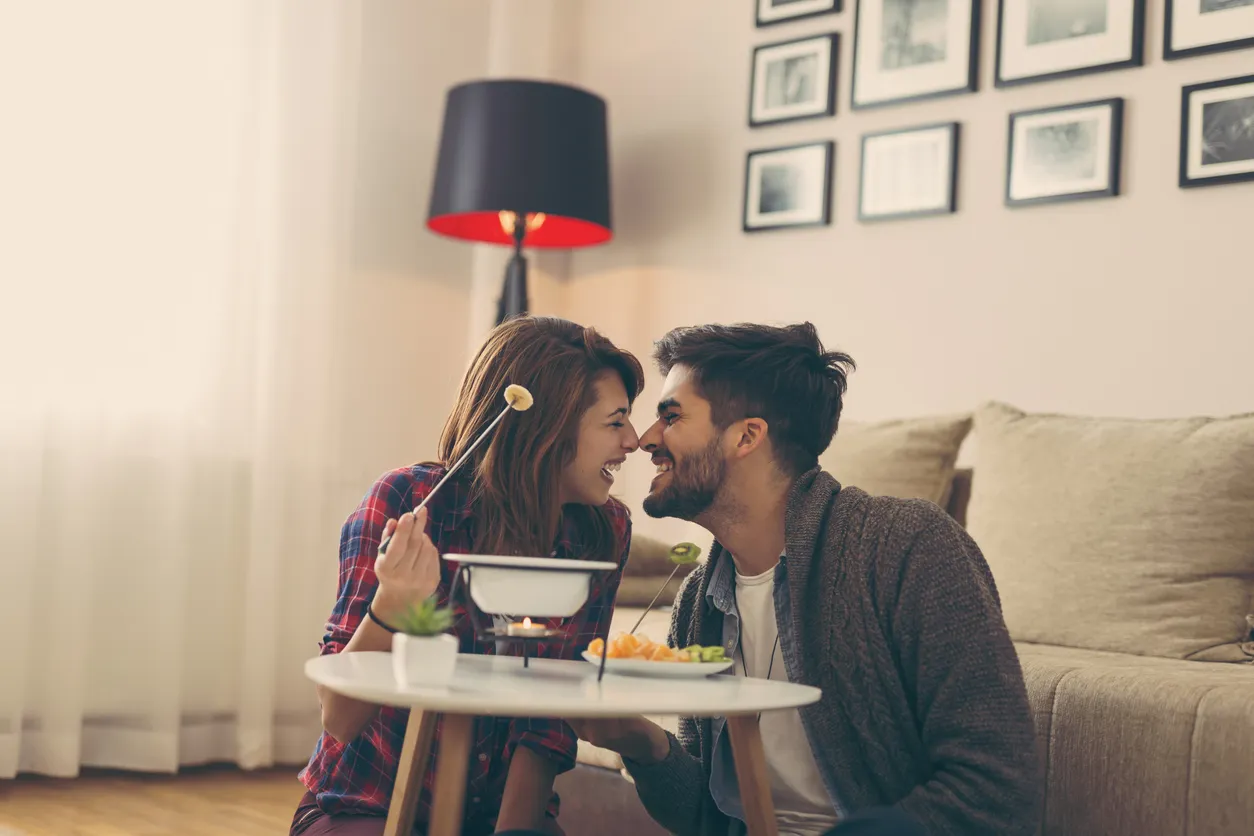 恋愛占い｜私に「女」を感じている？どんな関係求めている？