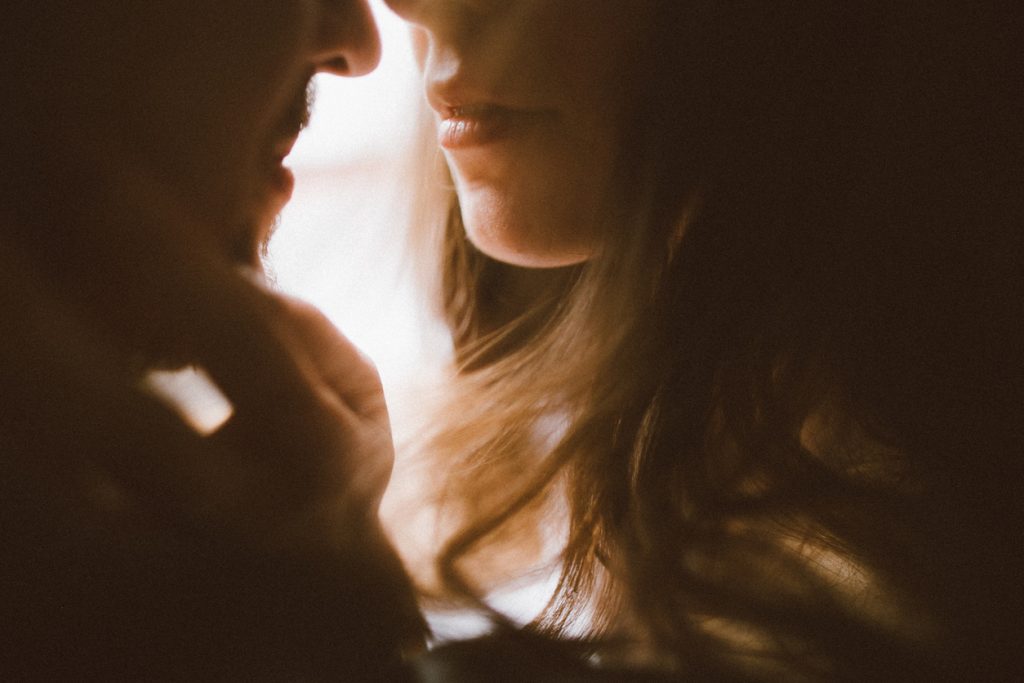 恋愛占い｜あなたの予想超えるかも【彼の夜の顔＆テクニック】