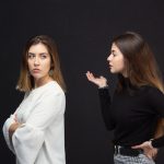 「こじらせ女子」って何？こじらせてしまう原因や特徴、卒業する方法について