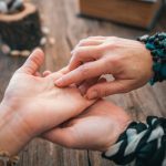 心理テスト│手を見ただけで「Hを求められたときの反応」がわかる！？