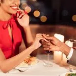 ”とりあえず付き合う”という選択肢はあり? ピンとくる男性の見つけ方・特徴