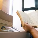 読書が習慣にできている人が幸運な理由・本でできる開運術