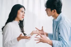 夢占い｜喧嘩する夢の意味とは？友人・兄弟など相手別、状況別の暗示31選