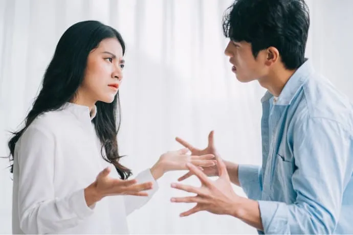 夢占い｜喧嘩する夢の意味とは？友人・兄弟など相手別、状況別の暗示31選