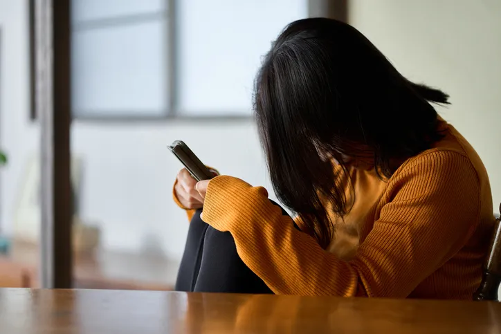 恋愛占い｜連絡ない…こっちから連絡して平気？あなたへの想い・存在・結論
