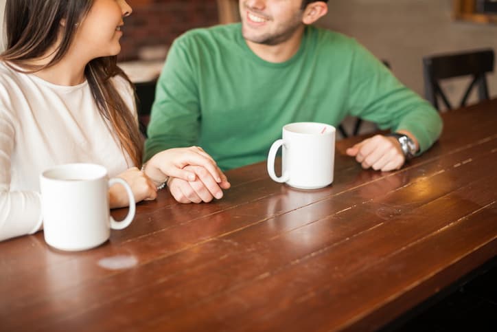 恋愛占い｜意味深な彼…これって脈アリ？【行動・言動⇒その意味】