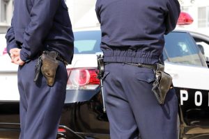 夢占い｜逮捕される夢の意味とは？逃げる、泥棒など原因別・状況別の暗示23選