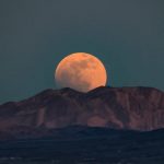 2025年6月の満月「ストロベリームーン」はいつ?名前の由来・行うと良いこと