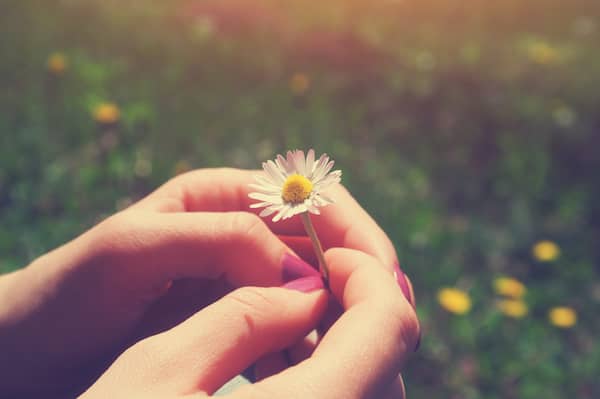 同じ職場の彼……交際の可能性アリ？　あなたの存在・恋タイプ