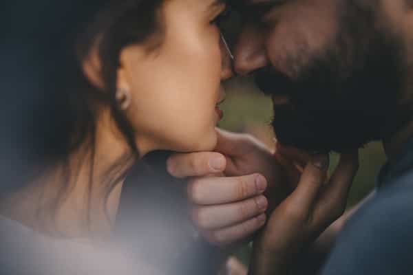恋愛占い｜大好きだから怖くて言えない。私……待ってていい？